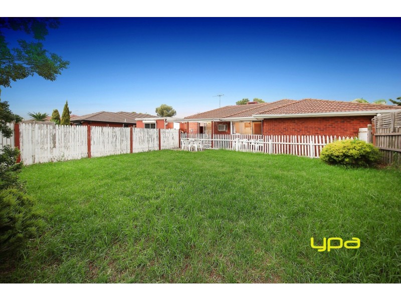 18 Bluestone Walk, Delahey VIC 3037