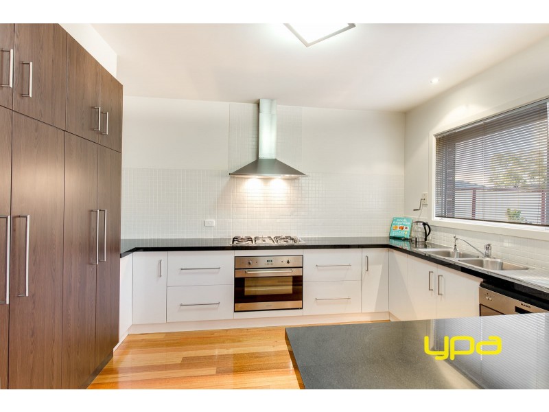 45 Bloomsbury Drive, Taylors Hill VIC 3037