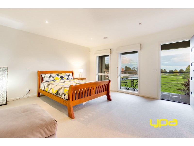 45 Bloomsbury Drive, Taylors Hill VIC 3037