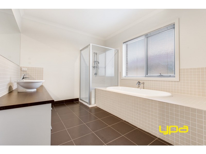 45 Bloomsbury Drive, Taylors Hill VIC 3037