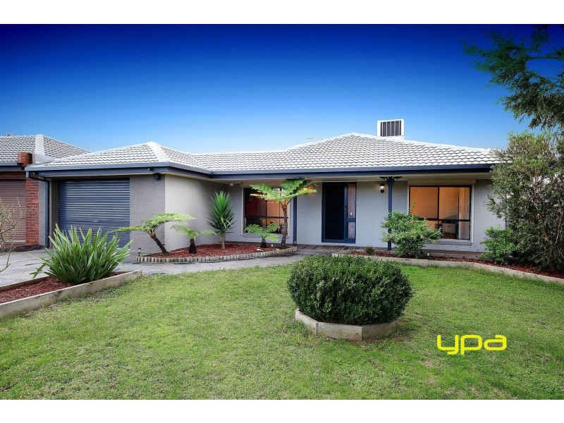 6 Solent Crescent, Taylors Lakes VIC 3038