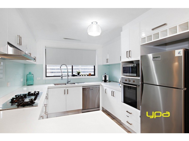 6 Solent Crescent, Taylors Lakes VIC 3038