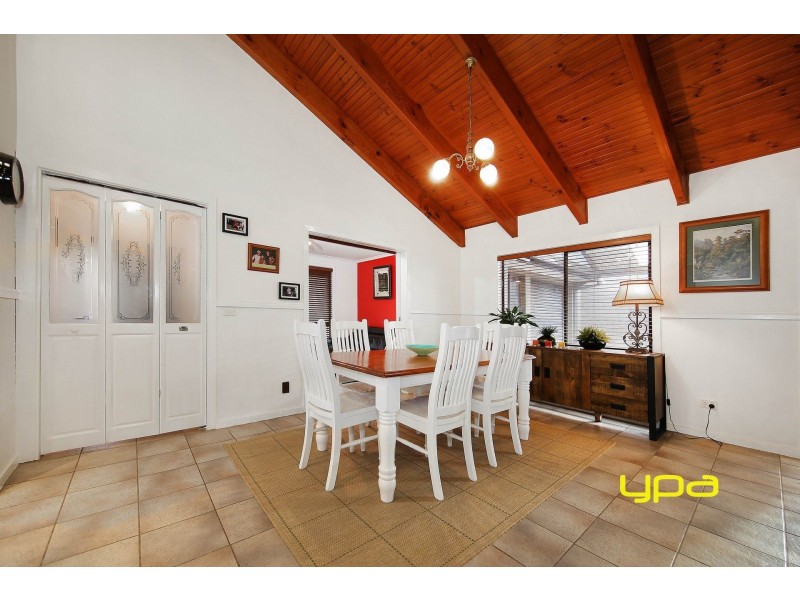 6 Solent Crescent, Taylors Lakes VIC 3038