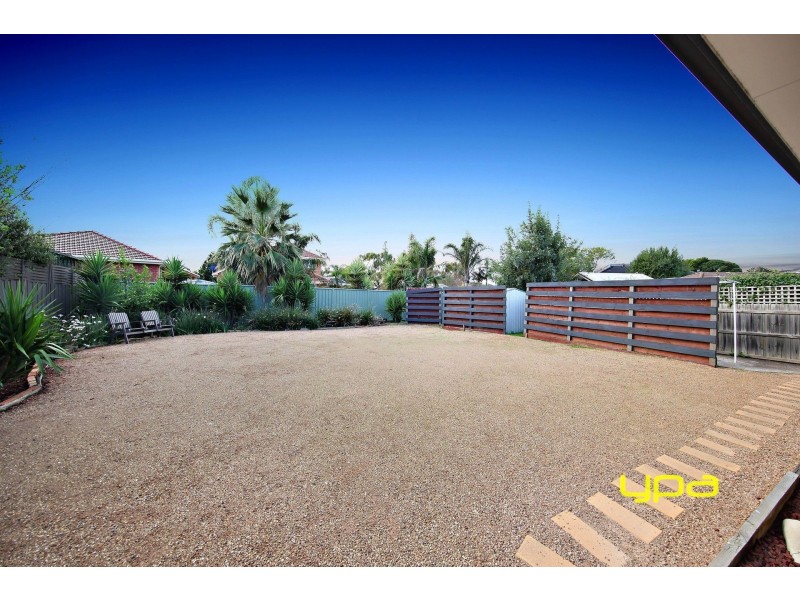 6 Solent Crescent, Taylors Lakes VIC 3038