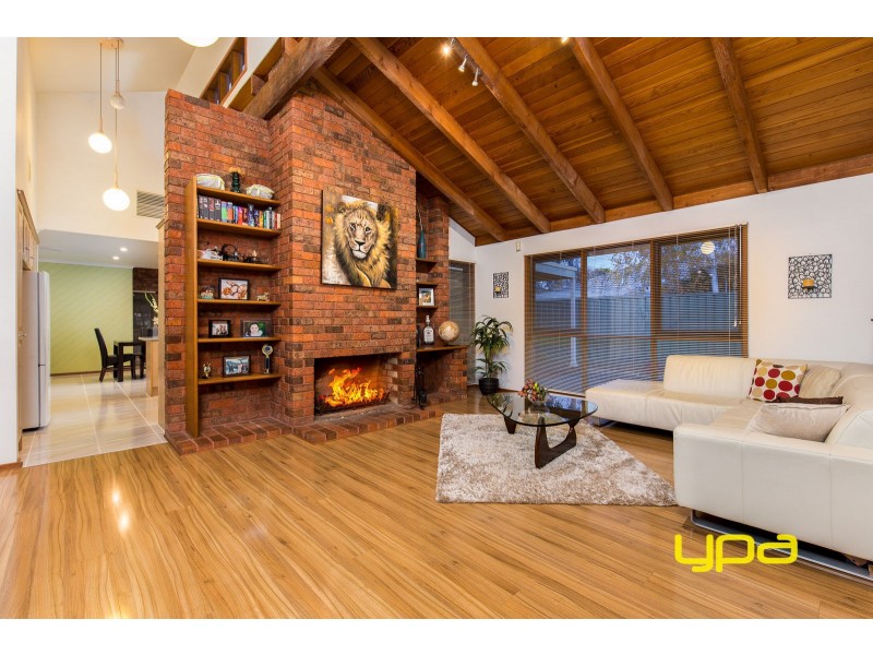 10 Panamuna Avenue, Taylors Lakes VIC 3038