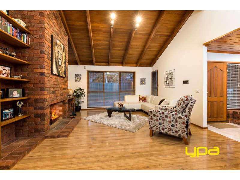 10 Panamuna Avenue, Taylors Lakes VIC 3038