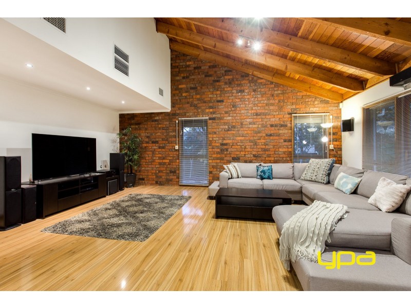 10 Panamuna Avenue, Taylors Lakes VIC 3038