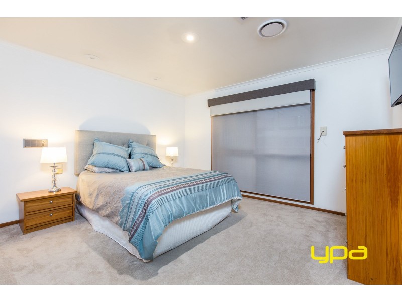 10 Panamuna Avenue, Taylors Lakes VIC 3038