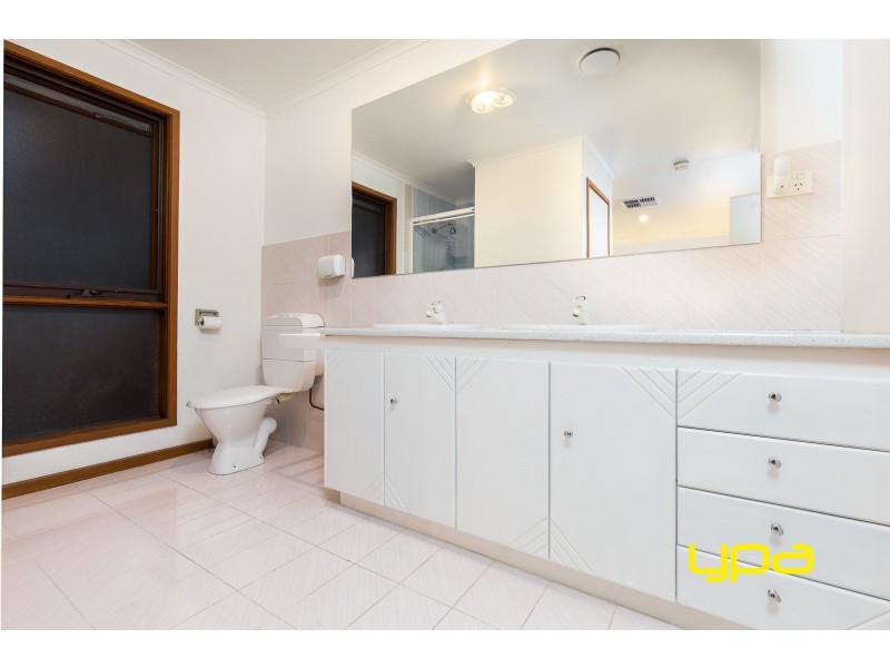 10 Panamuna Avenue, Taylors Lakes VIC 3038