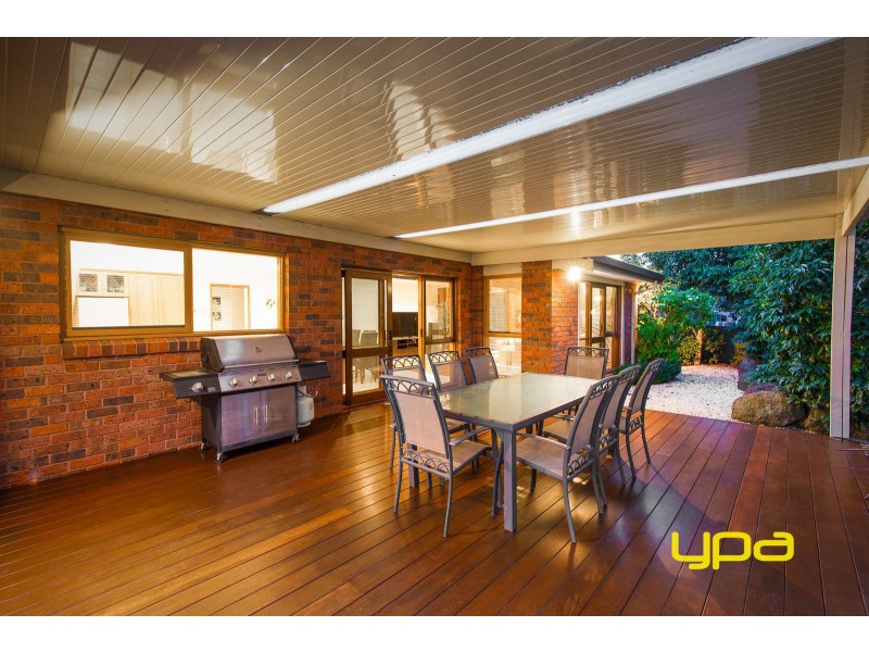 10 Panamuna Avenue, Taylors Lakes VIC 3038