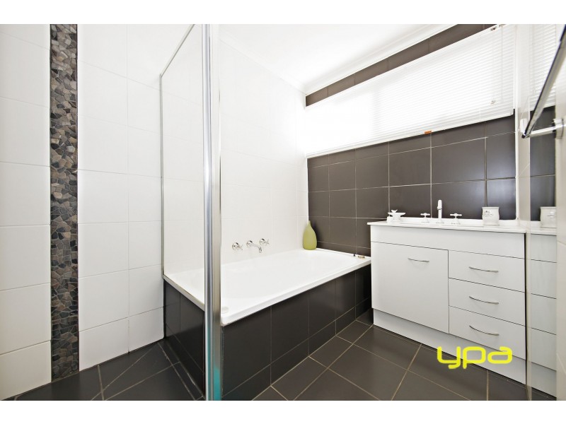 5 Garry Court, Kings Park VIC 3021