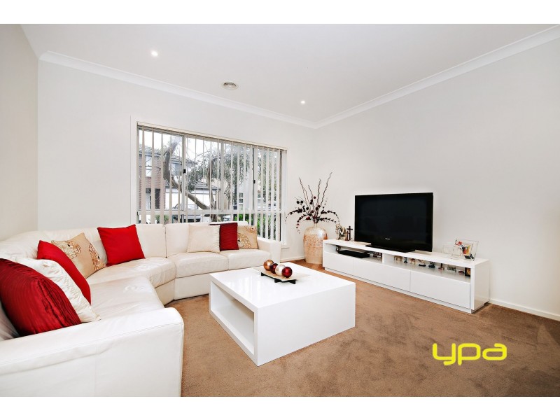 16 Eloura Circuit, Taylors Hill VIC 3037