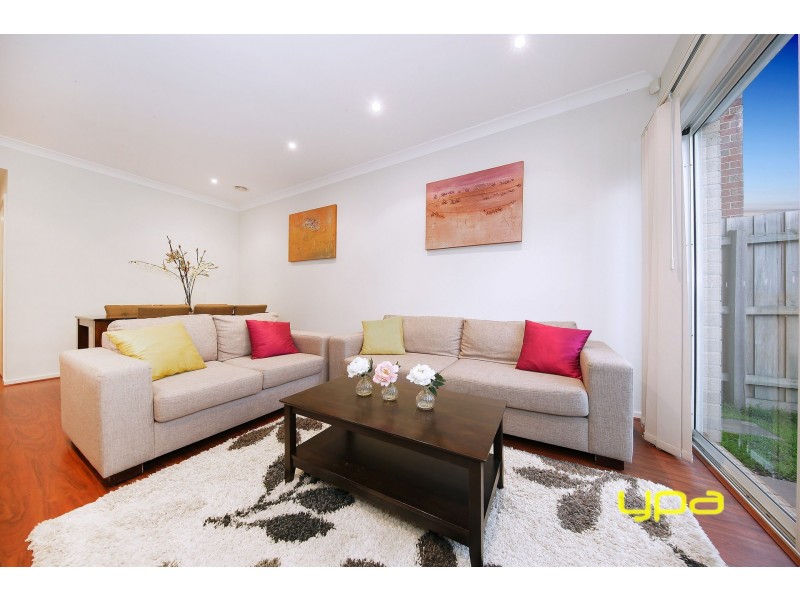 16 Eloura Circuit, Taylors Hill VIC 3037