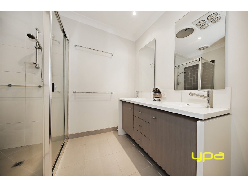 16 Eloura Circuit, Taylors Hill VIC 3037