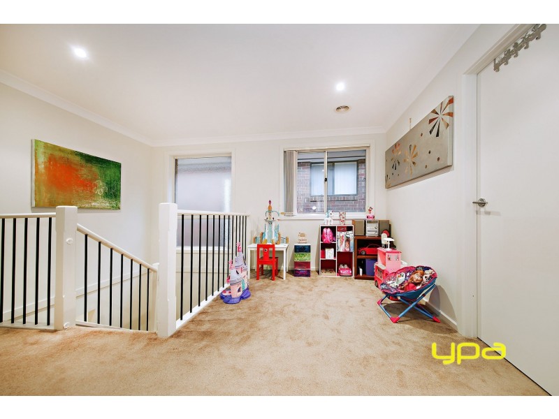 16 Eloura Circuit, Taylors Hill VIC 3037