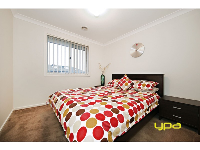 16 Eloura Circuit, Taylors Hill VIC 3037