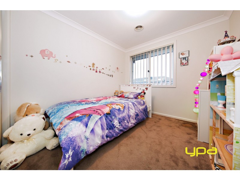 16 Eloura Circuit, Taylors Hill VIC 3037