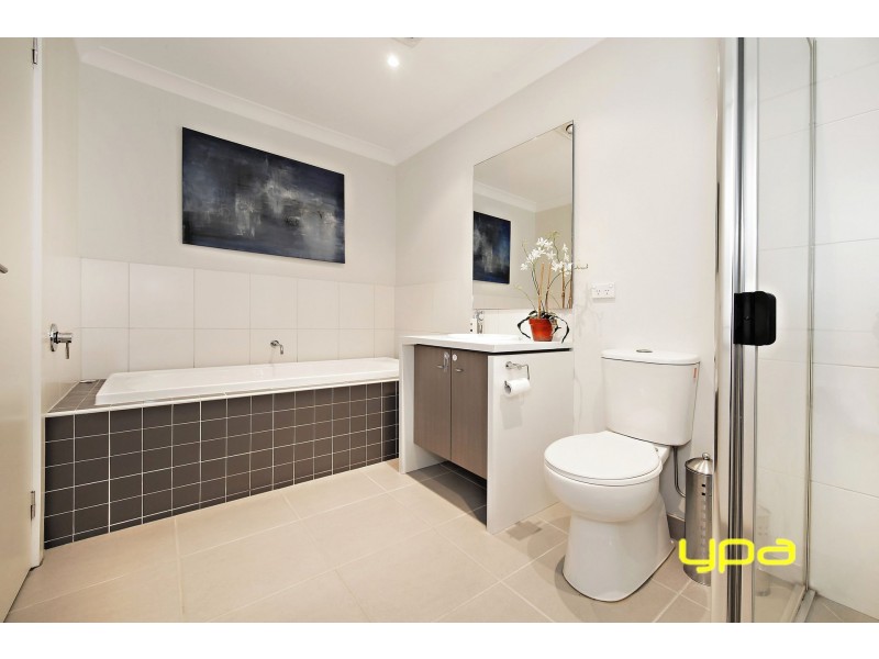 16 Eloura Circuit, Taylors Hill VIC 3037