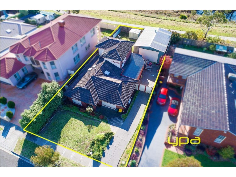 52 Pindari Avenue, Taylors Lakes VIC 3038