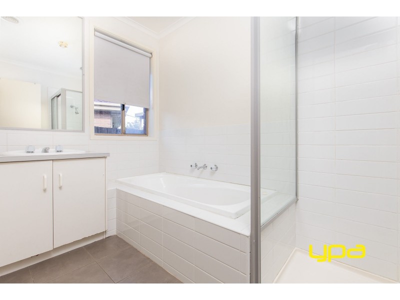 1/48 Hilton Way, Melton West VIC 3337