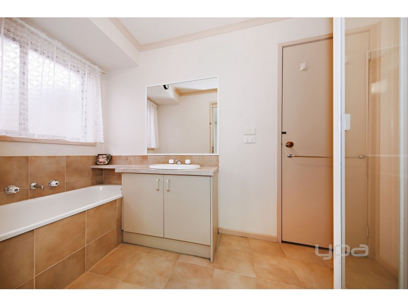 12 Sundew Close, Hillside VIC 3037