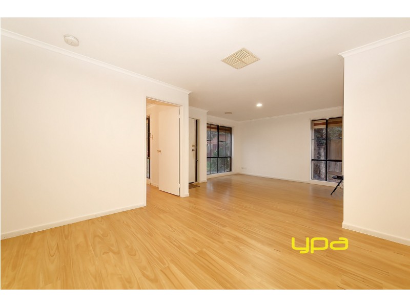 10 Alexander Close, Delahey VIC 3037