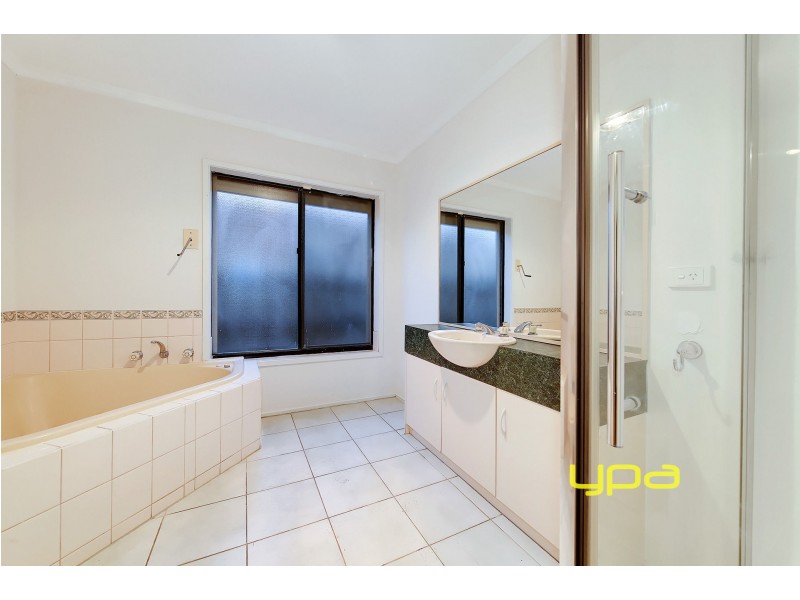 10 Alexander Close, Delahey VIC 3037