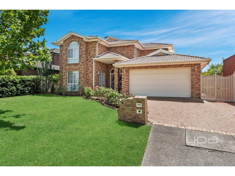 4 Pacific Place, Taylors Lakes VIC 3038