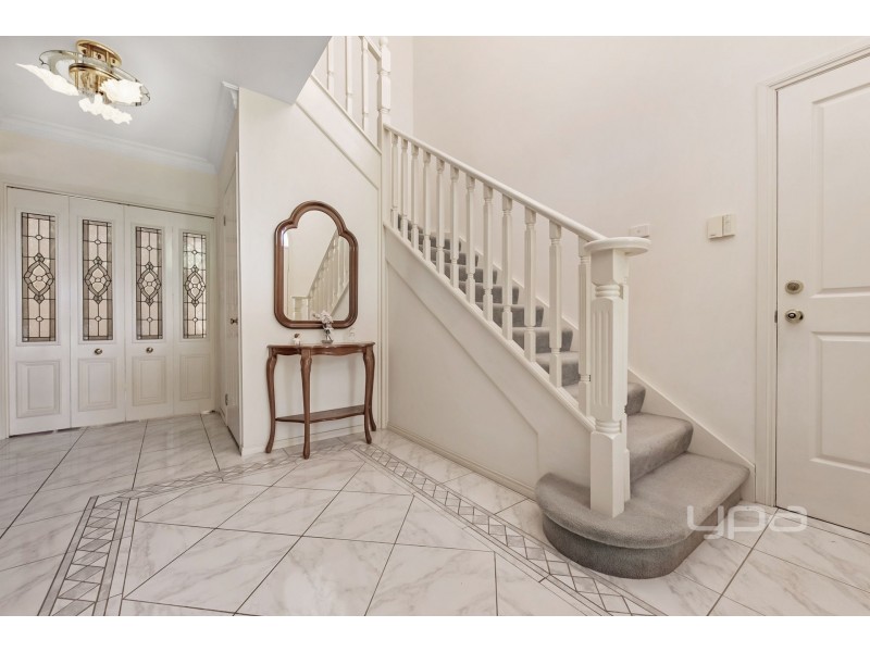 4 Pacific Place, Taylors Lakes VIC 3038