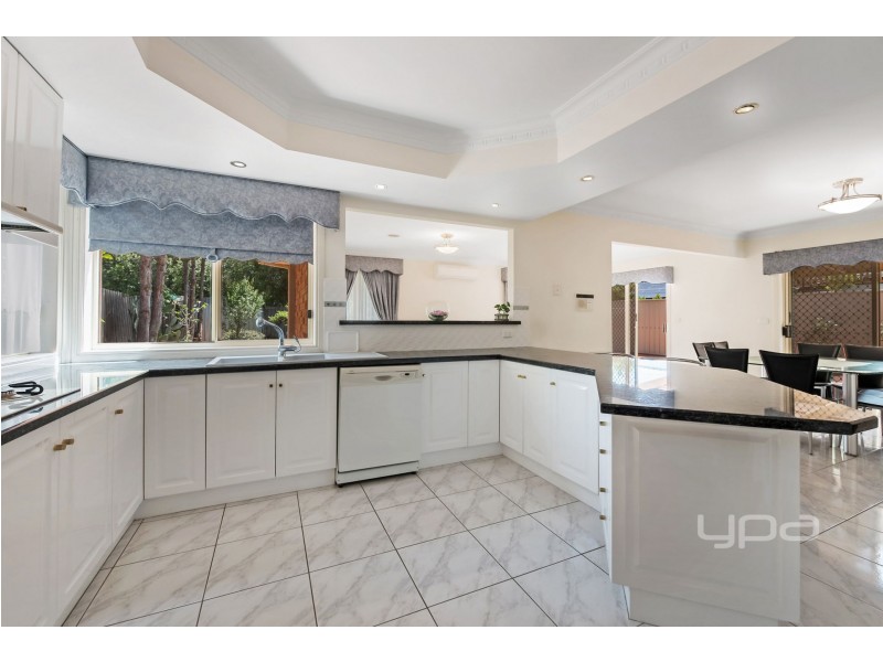 4 Pacific Place, Taylors Lakes VIC 3038