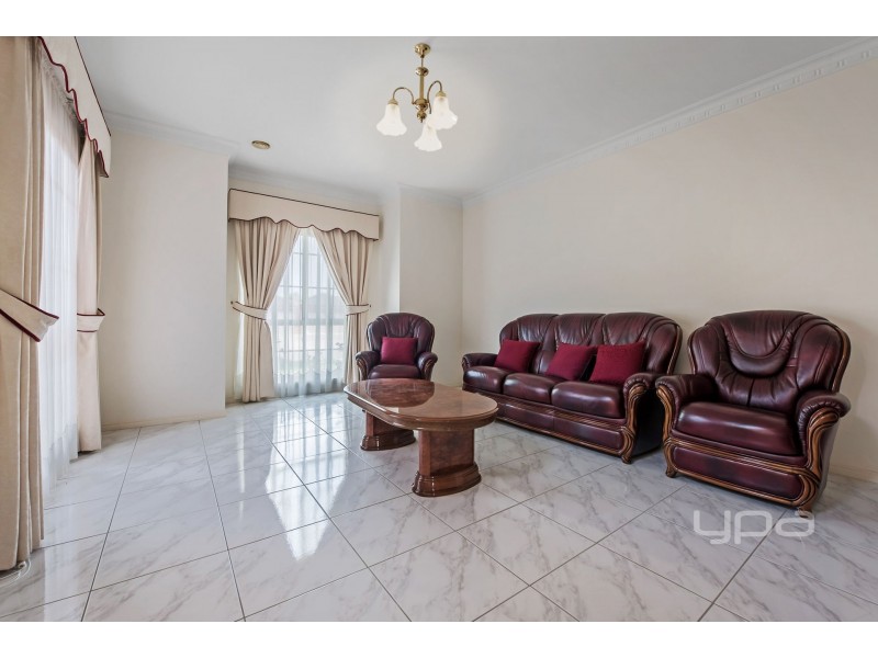 4 Pacific Place, Taylors Lakes VIC 3038