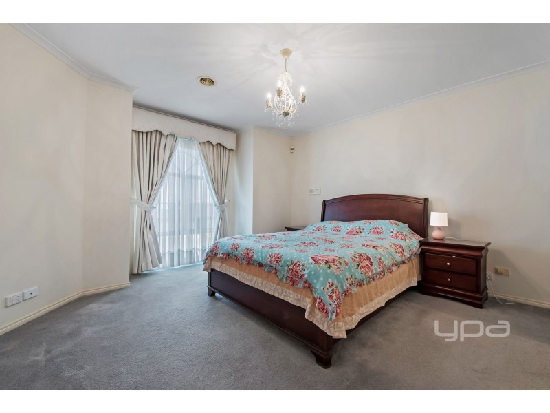 4 Pacific Place, Taylors Lakes VIC 3038