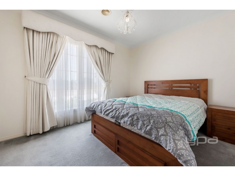 4 Pacific Place, Taylors Lakes VIC 3038