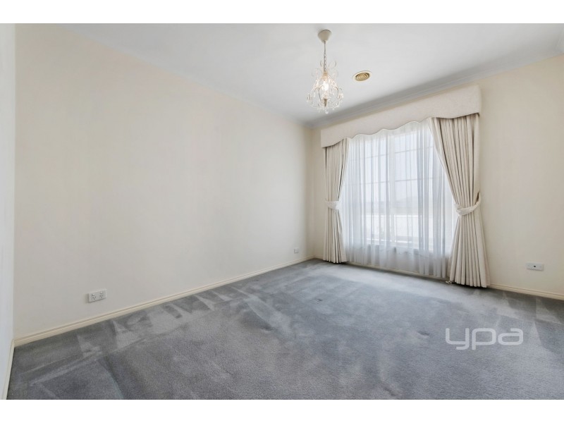 4 Pacific Place, Taylors Lakes VIC 3038