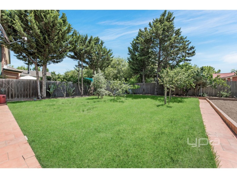 4 Pacific Place, Taylors Lakes VIC 3038