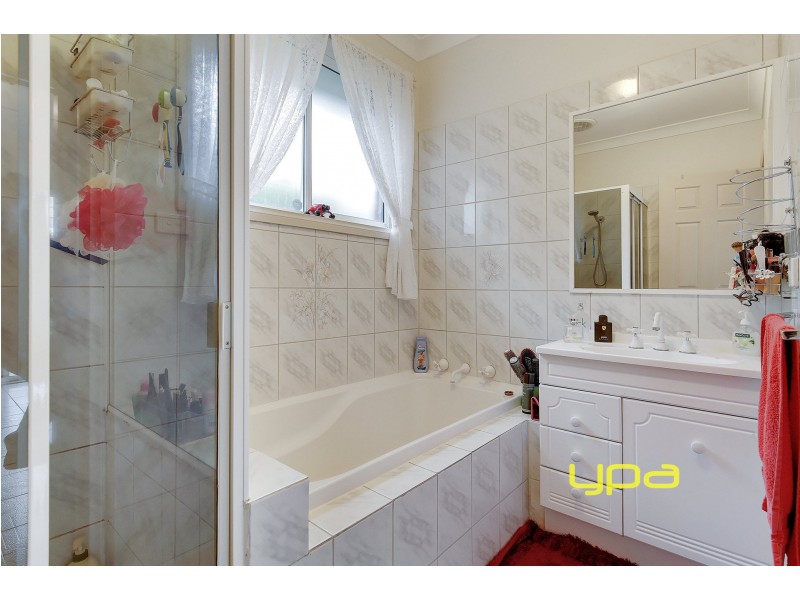 5 Chris Court, Hillside VIC 3037