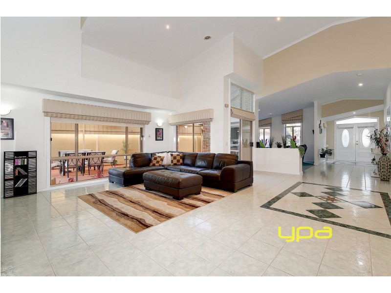 4 Summit Mews, Hillside VIC 3037