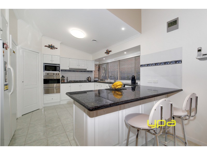 4 Summit Mews, Hillside VIC 3037