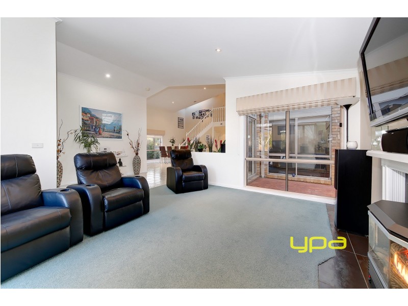 4 Summit Mews, Hillside VIC 3037