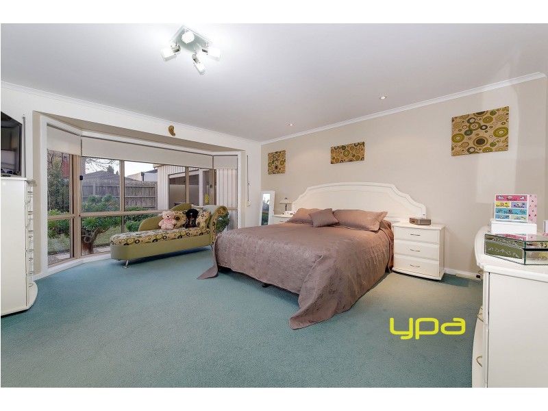 4 Summit Mews, Hillside VIC 3037