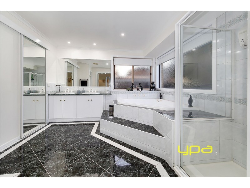 4 Summit Mews, Hillside VIC 3037