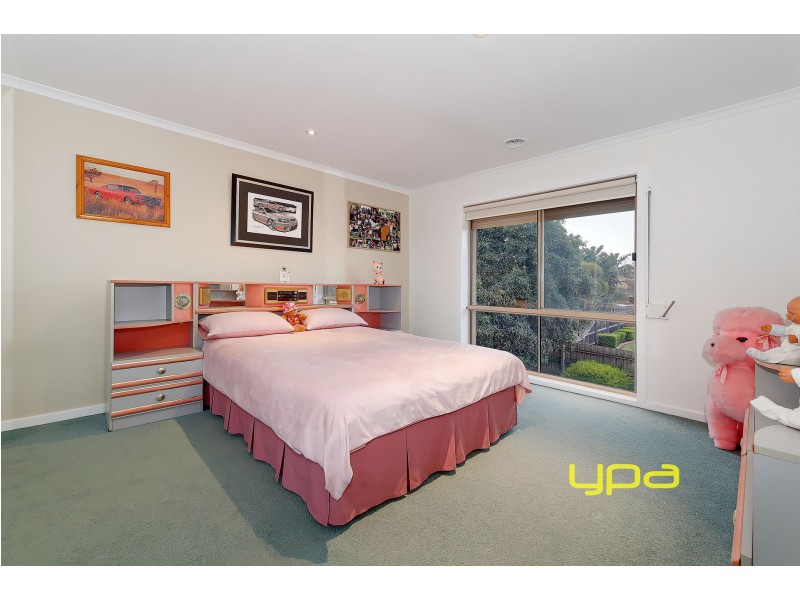 4 Summit Mews, Hillside VIC 3037