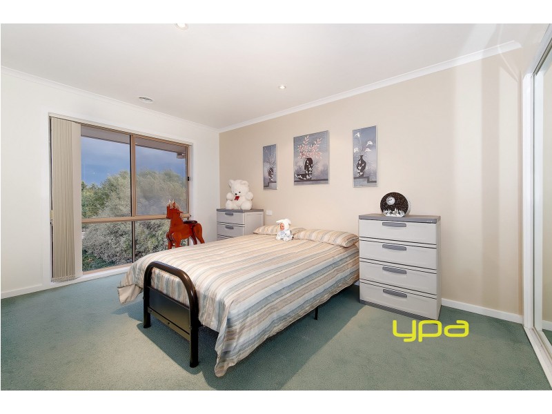 4 Summit Mews, Hillside VIC 3037