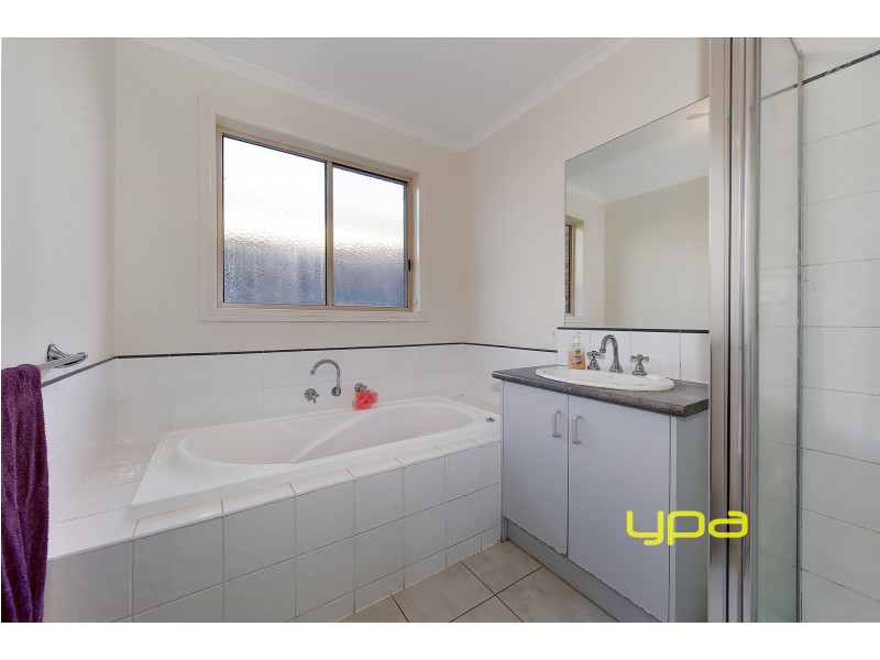 1/57 Jade Way, Hillside VIC 3037