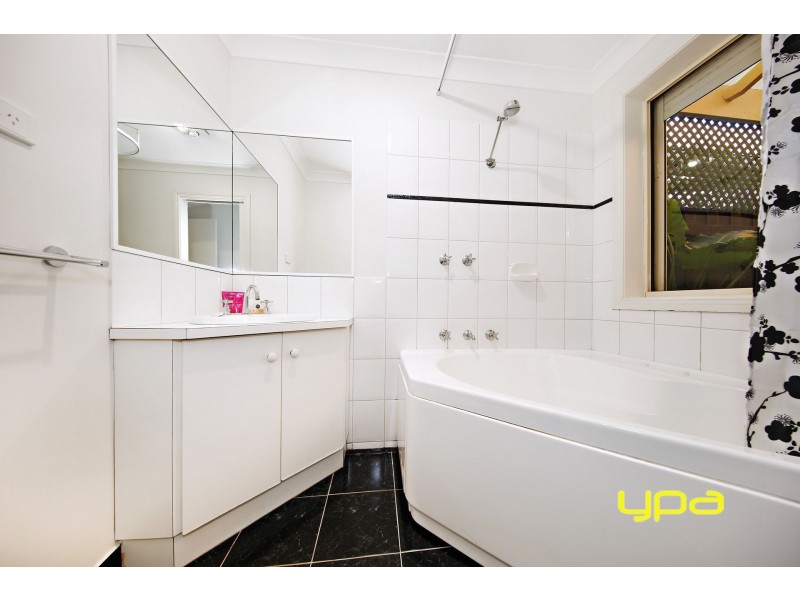 7 Alexander Close, Delahey VIC 3037