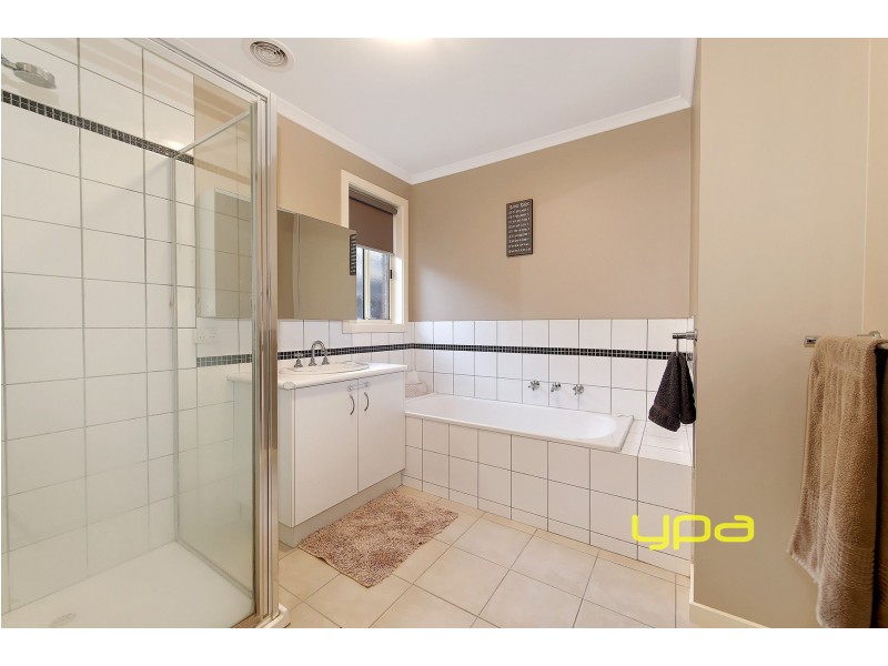 1/33 Jade Way, Hillside VIC 3037