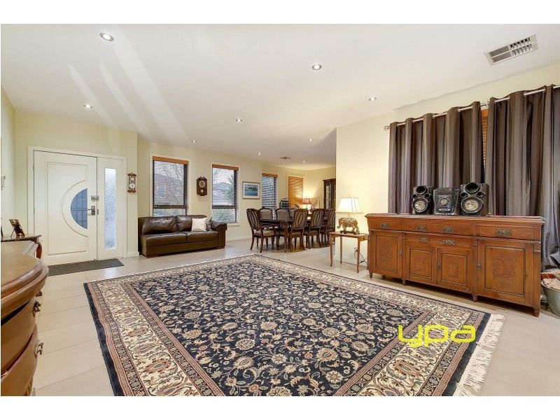 19 Highwood Drive, Hillside VIC 3037