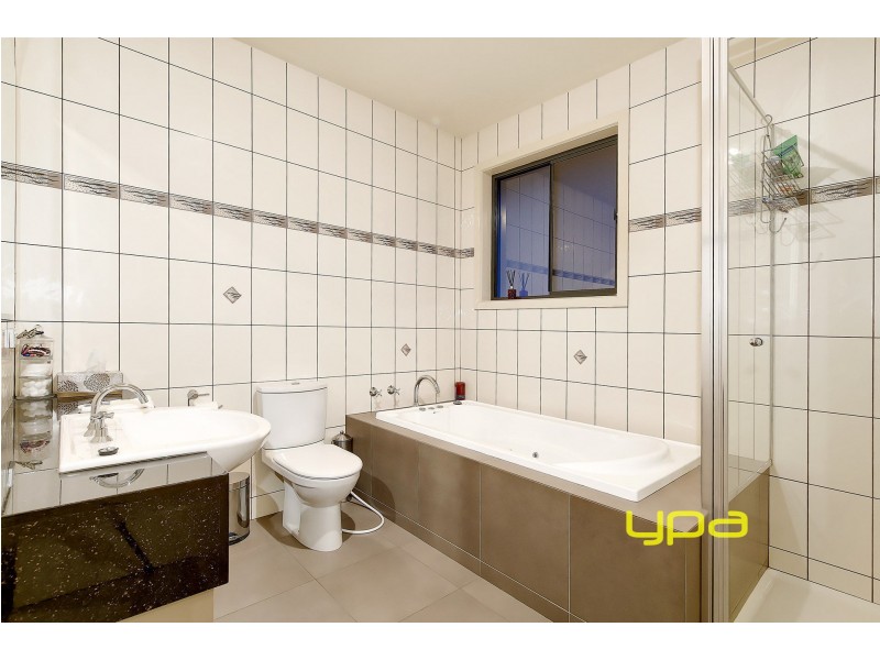 19 Highwood Drive, Hillside VIC 3037