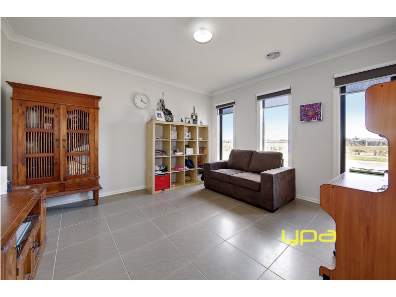 30 Borrowdale Road, Melton West VIC 3337