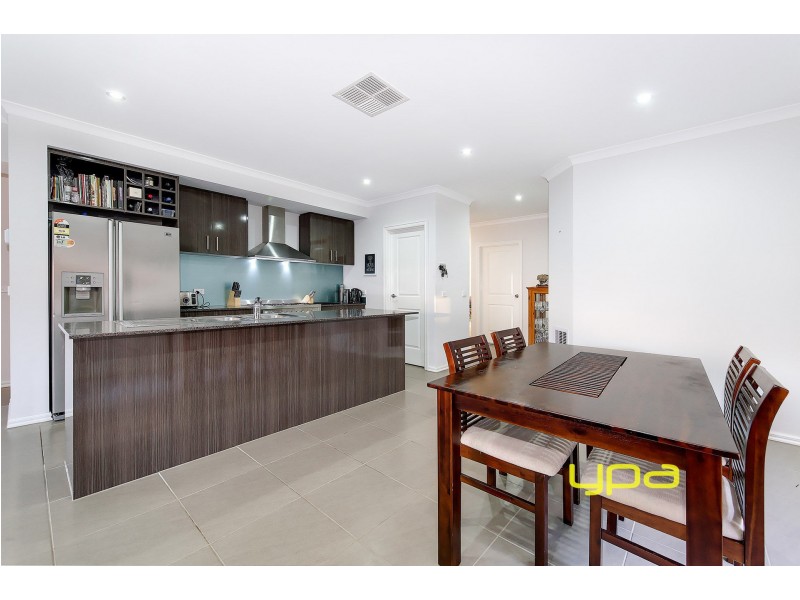 30 Borrowdale Road, Melton West VIC 3337